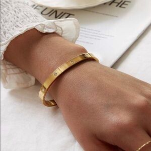 Women’s Rhinestone Decor love Bracelet gold‎